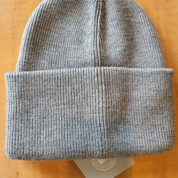 Canada Goose Artic Disc Toque - Picture 2 of 3